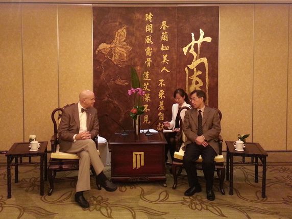 上海市友协常务副会长汪小澍会见代表团