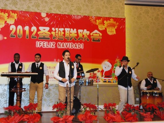 SaVor Latino乐队现场助兴演出
