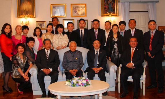 枢密院主席炳会见代表团