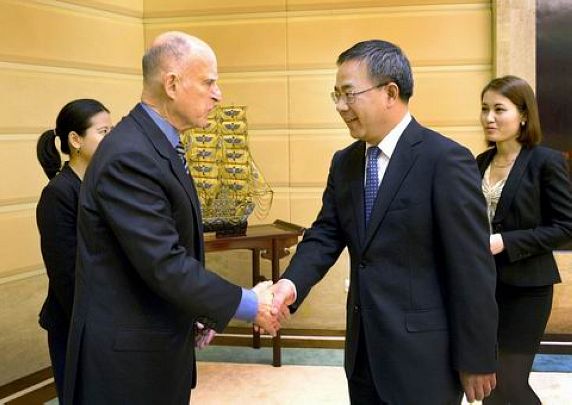 广东省省委书记胡春华会见加州州长