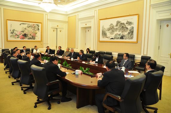 冯会长与代表团工作会谈