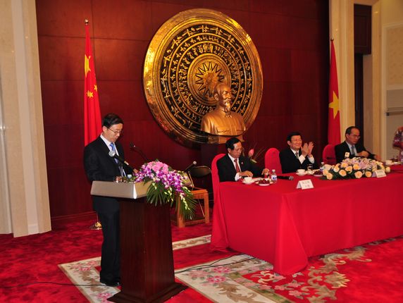 冯佐库副会长在见面会上致辞