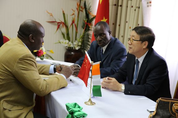在科特迪瓦中国企业见面会上