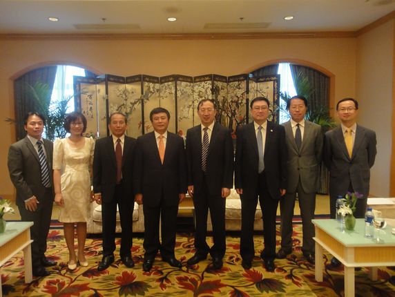黑龙江省委常委、组织部长徐泽洲会见代表团