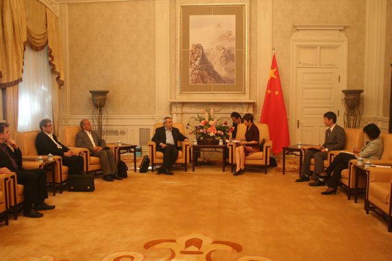 北京市外办副主任张谦会见代表团