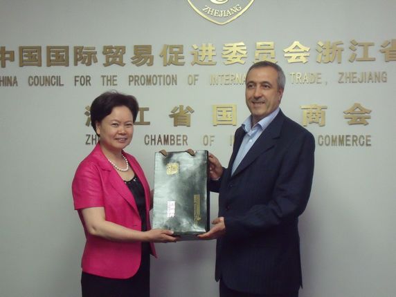阿哈德·穆罕默迪主席与浙江省贸促会会长吴桂英合影