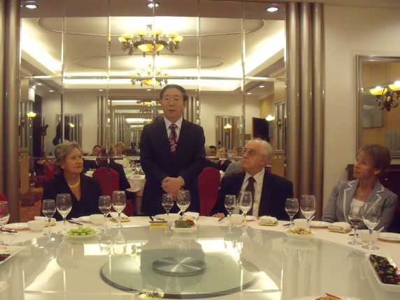 冯佐库副会长为代表团举行欢迎晚宴