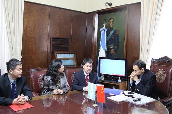 户思社副会长会见阿根廷拉普拉塔市长巴布罗·布鲁埃拉