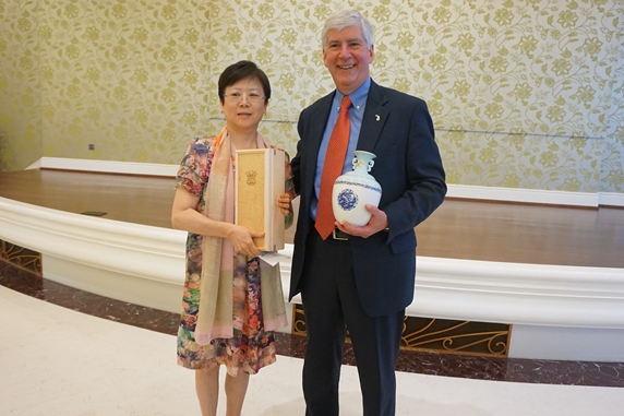 李小林会长会见密歇根州州长