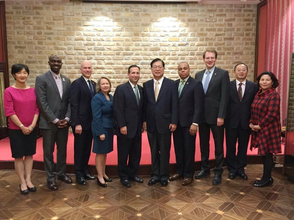 谢会长会见美国地方政府代表团