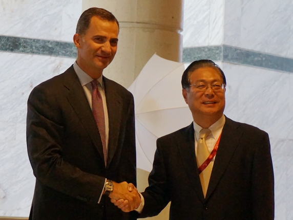  谢元副会长与西班牙国王费利佩六世合影