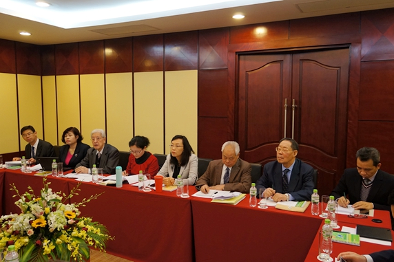 林怡副会长（左五）与中方代表