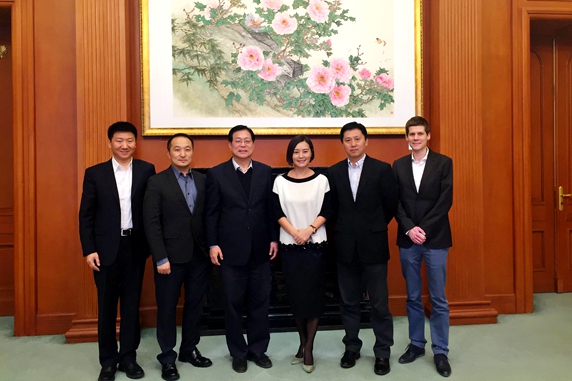 谢元副会长会见盛开国际体育公司董事长李红（右三）、嘉辰阳光国际体育文化有限公司总经理陈炜（左一）