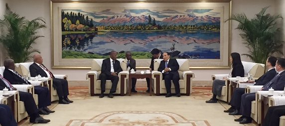 中非友协会长阿不来提·阿不都热西提会见安哥拉石油部长德瓦斯康塞洛斯
