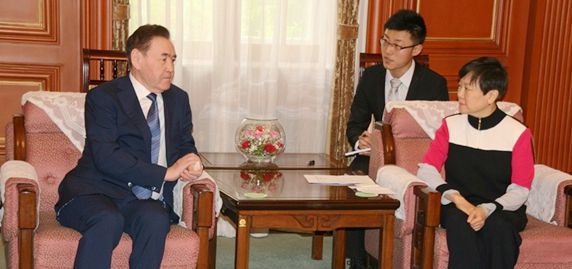 李小林会长会见代表团
