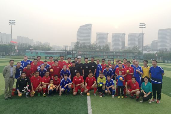 北京市公务员联队和慕尼黑市政府足球队合影