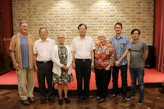 谢元副会长会见美中友协代表团