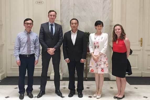 吉拥军副主任会见国际美慈组织全球高级副总裁西蒙·奥康奈尔（左二）