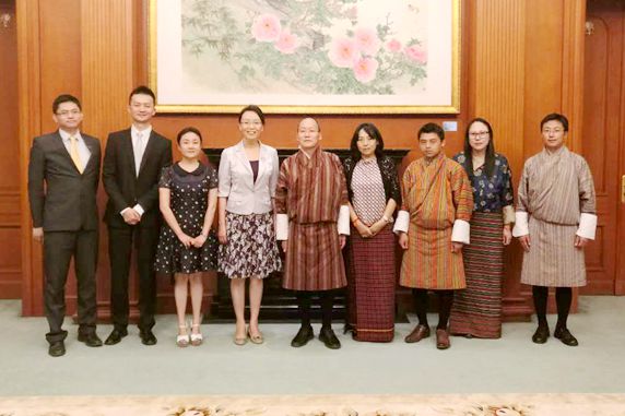 林怡副会长与代表团合影