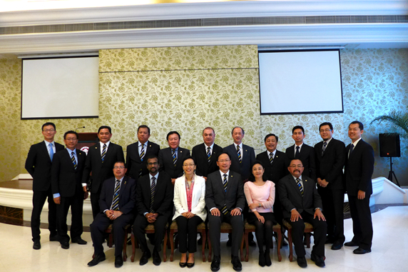 林怡副会长与代表团合影