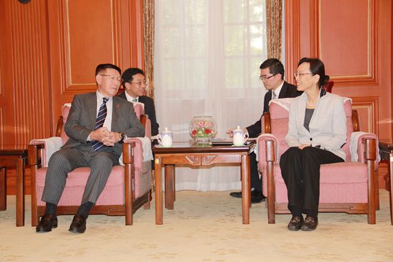 林副会长会见秋田知事