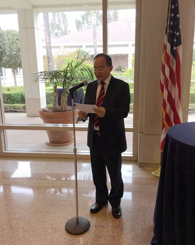 张主任宣读李会长贺函