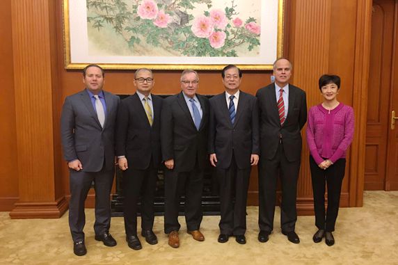 谢元副会长会见芝加哥市前市长戴利