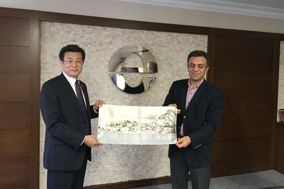 走访恩萨基金会秘书长侯赛因