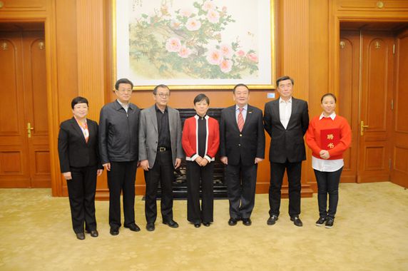 李小林会长与中国友好和平发展基金会六届理事会成员及高级顾问合影