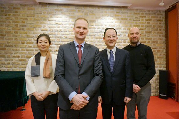 欧亚部沈昕副主任会见丹麦副大使劳乐思一行