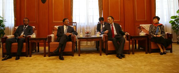 向巴平措副委员长会见马达加斯加埃里总统 向巴平措副委员长会见马达加斯加埃里总统