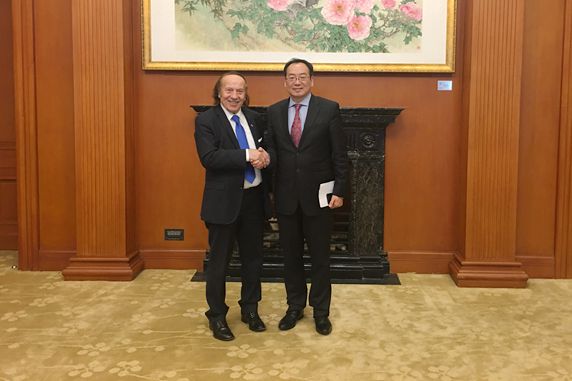 宋敬武副会长会见圣中友协主席泰伦齐.