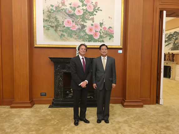 谢元副会长会见杰肯道夫