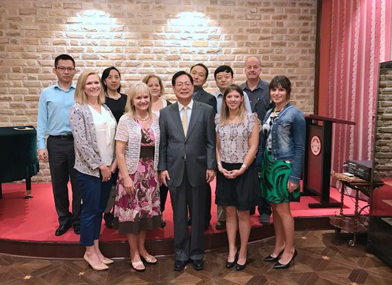 谢元副会长会见阿拉斯加州长夫人