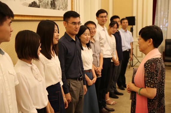 李小林会长出席开班式
