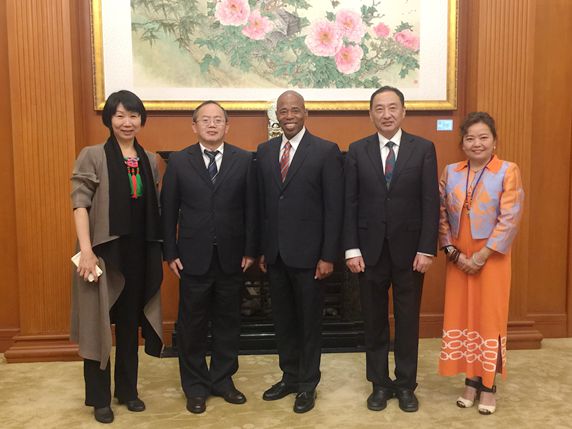 美大部主任张和强会见美国纽约布鲁克林区区长