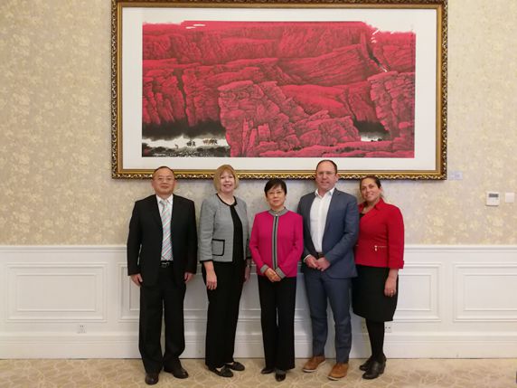 李小林会长会见美国女工程师协会首席执行官一行