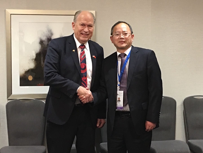 张和强主任拜会美国阿拉斯加州州长比尔·沃克