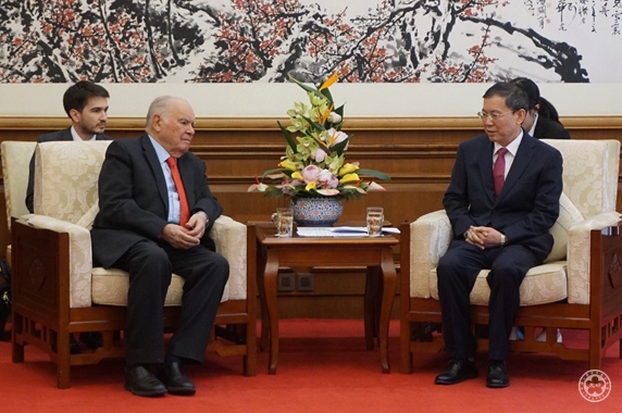 郝明金副委员长会见伊格莱西亚斯前外长 郝明金副委员长会见伊格莱西亚斯前外长