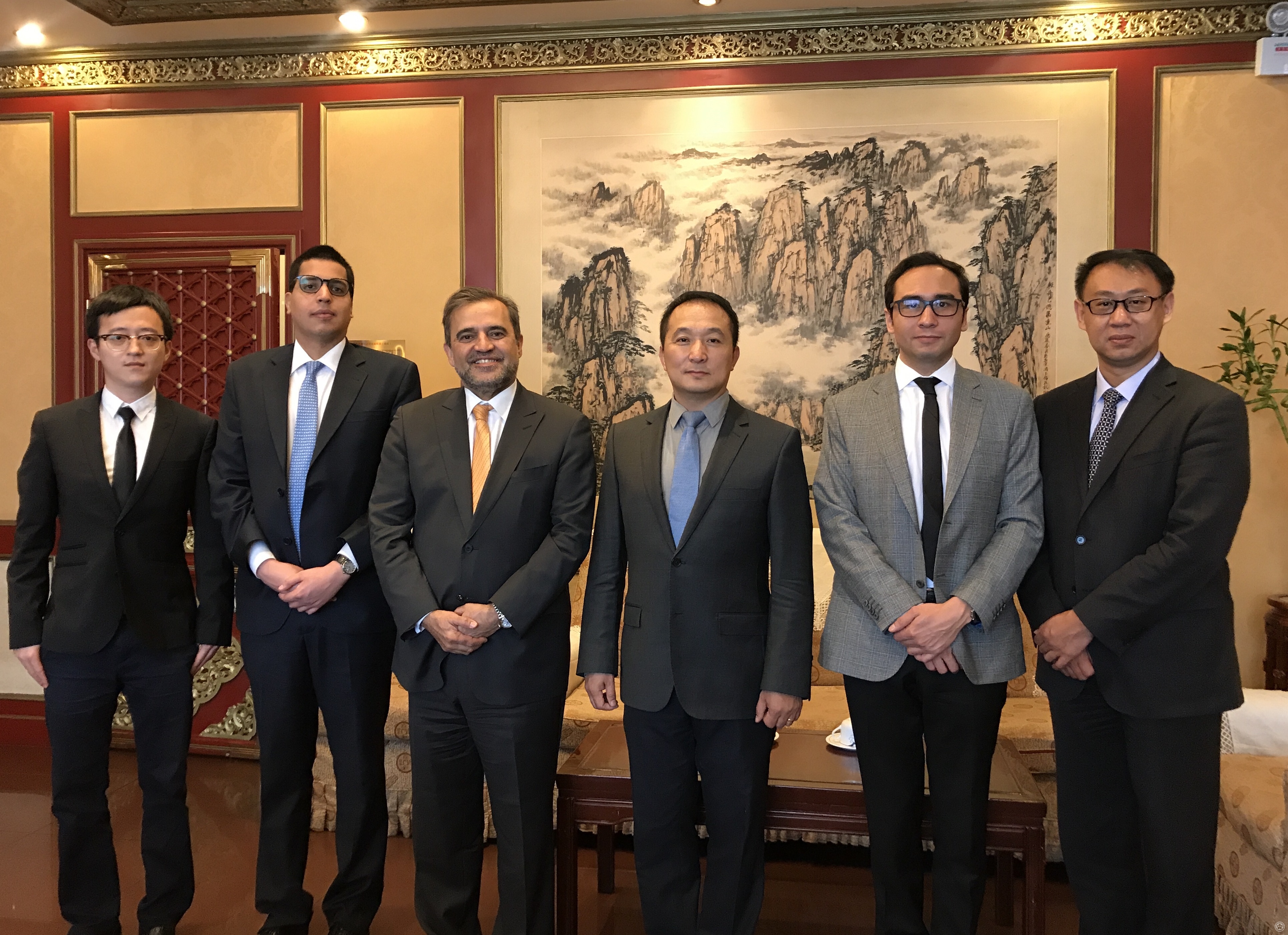 吉拥军副主任会见哥伦比亚驻华大使鲁埃达