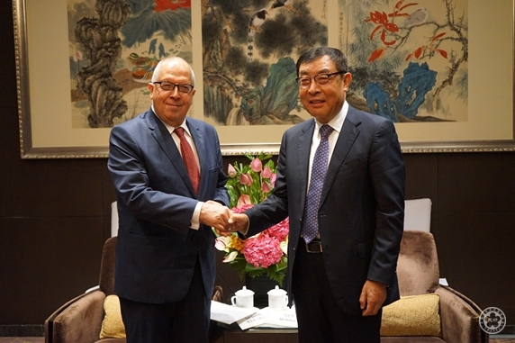 马培华会长会见秘鲁驻华大使克萨达