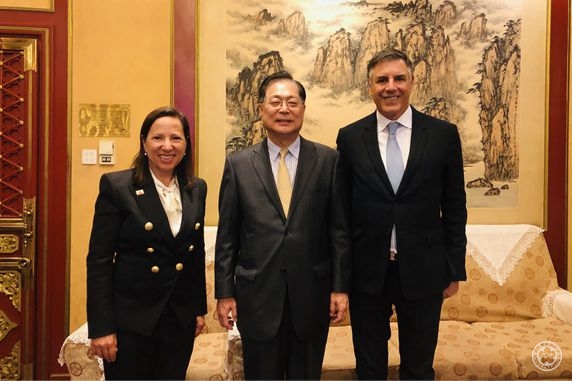 谢元副会长会见加州副州长