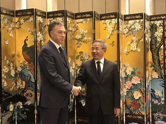 国务院副总理胡春华会见武亚诺维奇