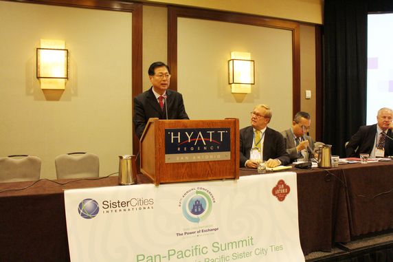 Vice President Xie Yuan delivering a speech at the 57th annual conference of SCI 