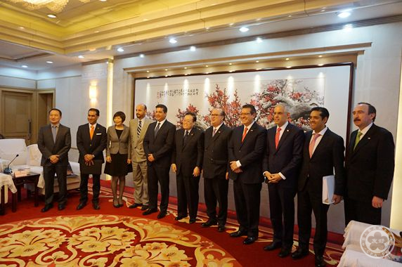北京市政协副主席闫仲秋会见代表团_副本.jpg