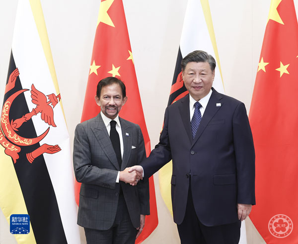 President Xi Jinping Meets With Sultan Hassanal Bolkiah of Brunei Darussalam