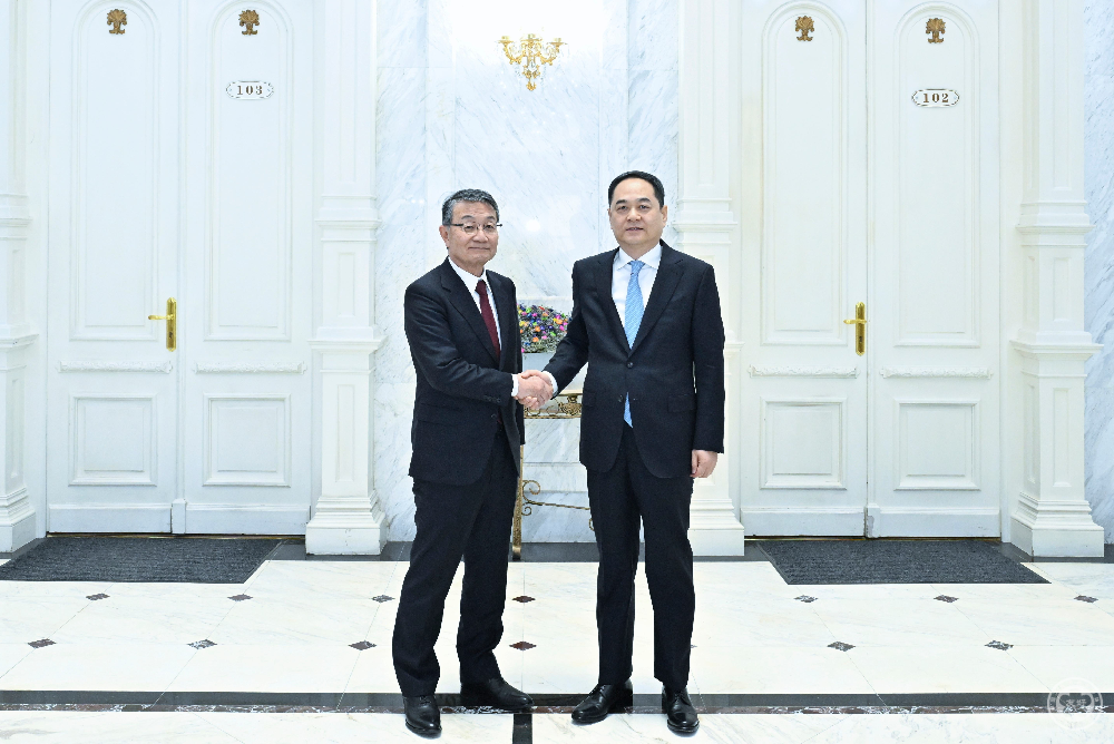 President Yang Wanming Meets with Delegation of Japan Association of Corporate Executive