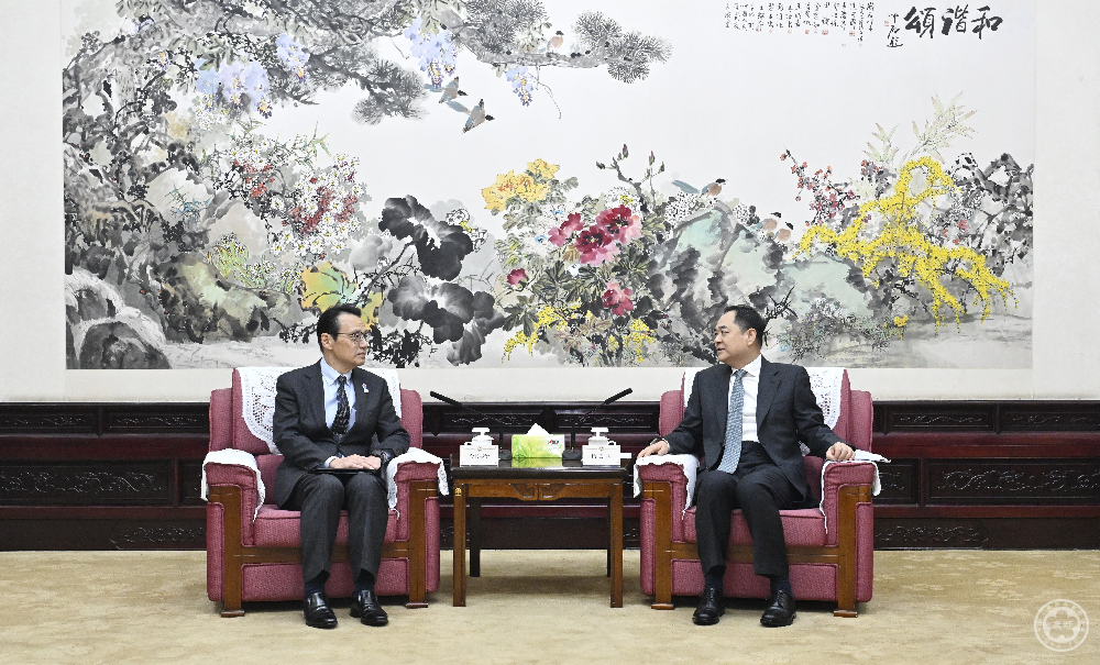President Yang Wanming Meets with Japanese Ambassador to China Kanasugi Kenji