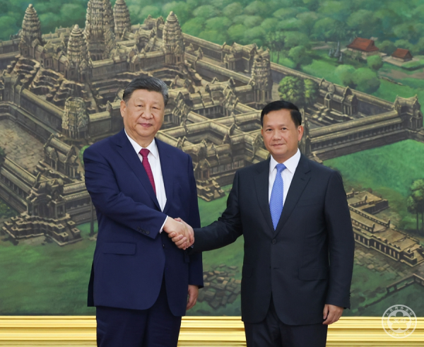 习近平同柬埔寨首相洪玛奈举行会谈