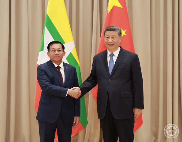 Xi Jinping Meets with Myanmar's Leader Min Aung Hlaing